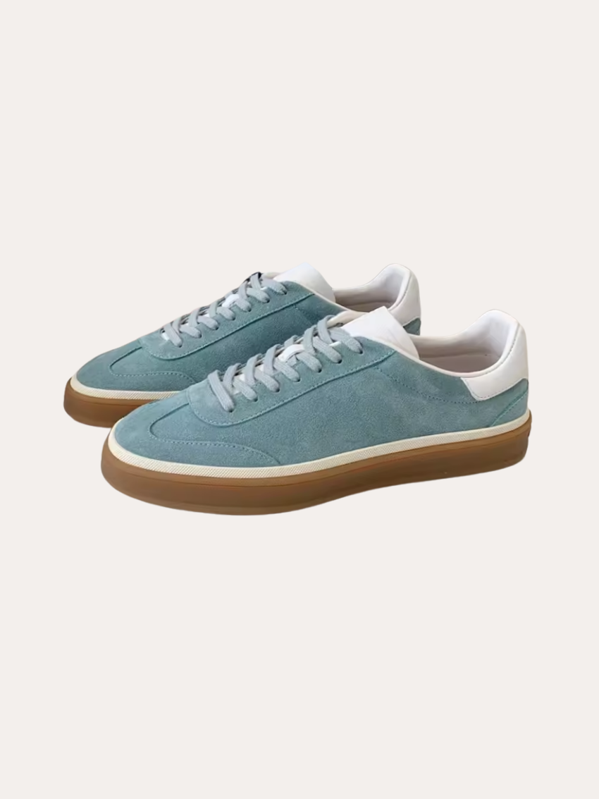 Baskets en daim bleu clair